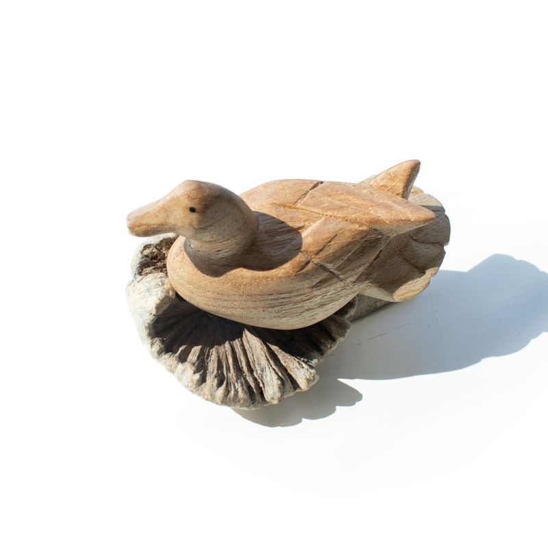 Sculpture Artisanale en Bois Parasite – Canard Sauvage au Repos