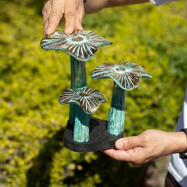 Sculpture Champignons Dorés en Bois – Finition Vert Patiné – Petit (20 × 17 cm)