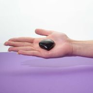 Gemmes Assorties en Présentoir Prêt à la Vente – Tourmaline Noire