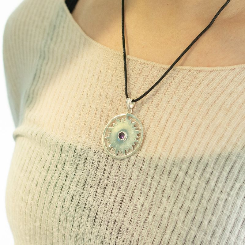 Pendentifs dévotionnels indiens - Plaqué argent (cordon de 45 cm) - Améthyste Sun Worship