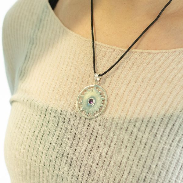 Pendentifs dévotionnels indiens - Plaqué argent (cordon de 45 cm) - Améthyste Sun Worship