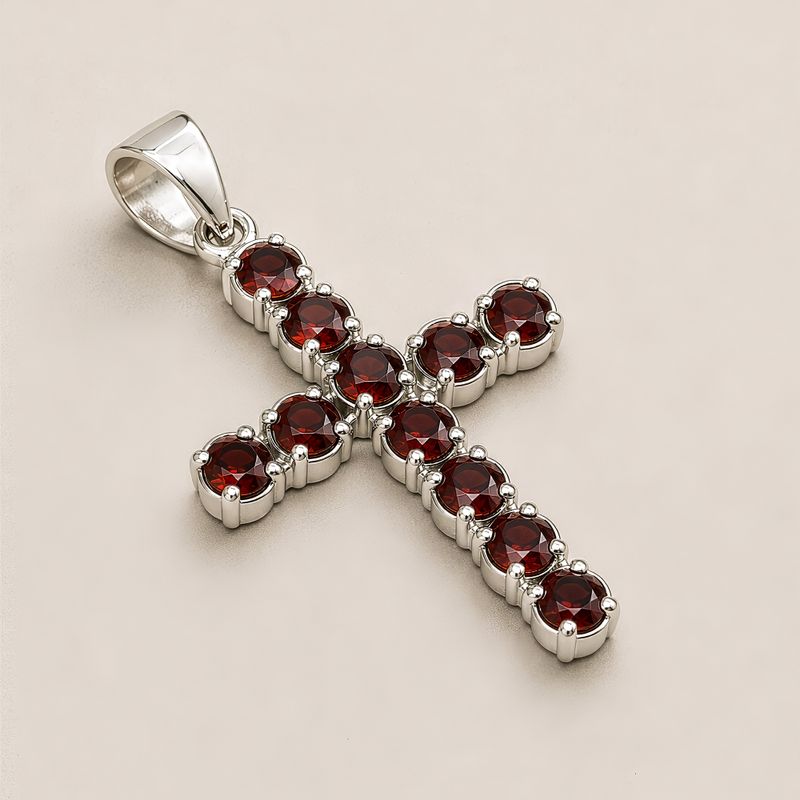 Pendentifs dévotionnels indiens - Plaqué argent (chaîne de 45 cm) - Crucifix en grenat