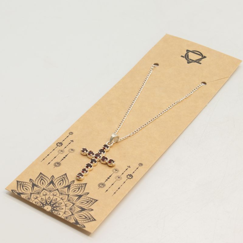 Pendentifs dévotionnels indiens - Plaqué argent (chaîne de 45 cm) - Crucifix en grenat