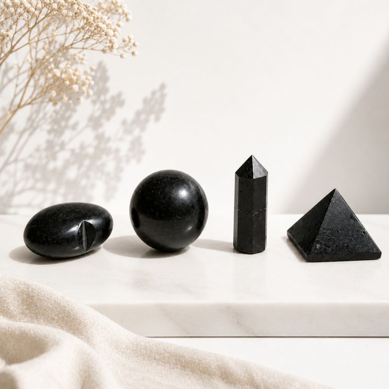 Gemmes Assorties en Présentoir Prêt à la Vente – Tourmaline Noire