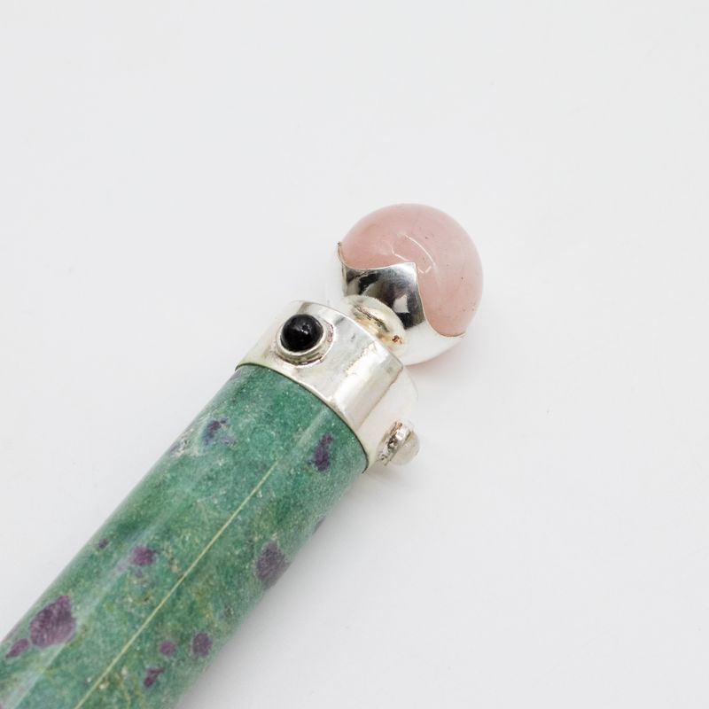 Bâton Cœur Verdoyant - Rubis-Fuchsite et quartz rose, boule de cristal au sommet - 23 cm