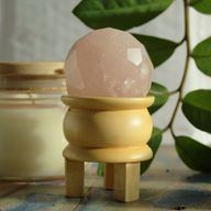 Boule de Guérison à Facettes avec Gemmes et Support - Améthyste