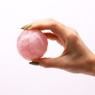 Boule de Guérison à Facettes avec Gemmes et Support - Améthyste