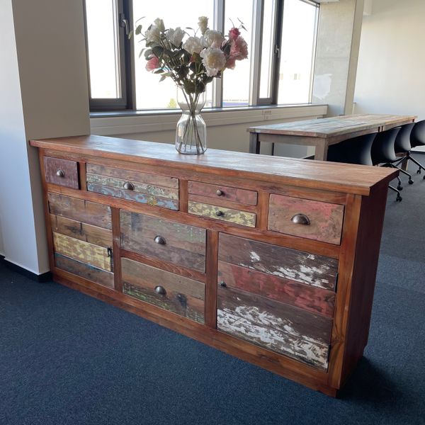 Mobilier de bureau en bois recyclé