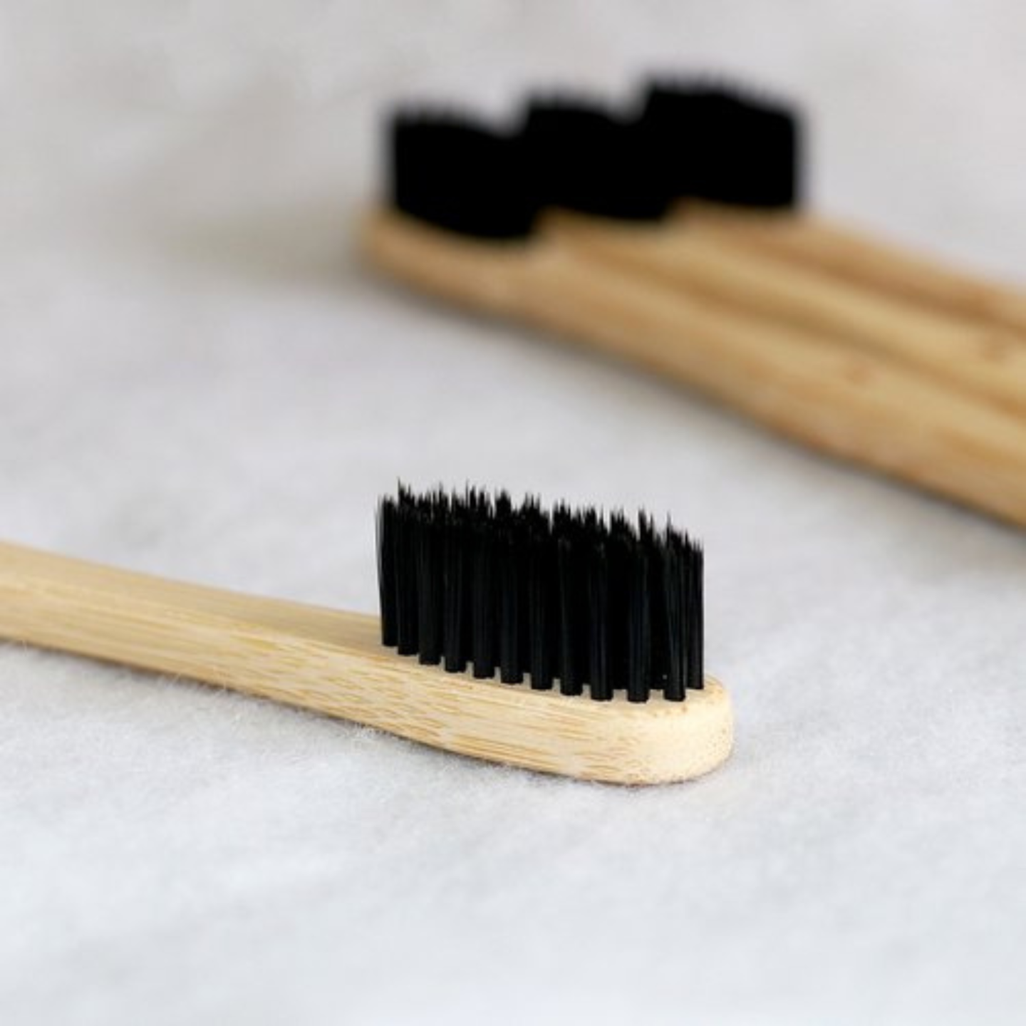 Brosses à Dents en Bambou & Cotons-Tiges Écologiques