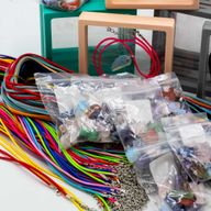 Pack de démarrage Pendentifs en pierres précieuses avec cordons de pendentif et présentoirs à cadre