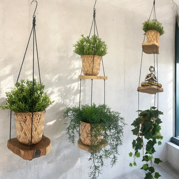 Étagères suspendues en bois