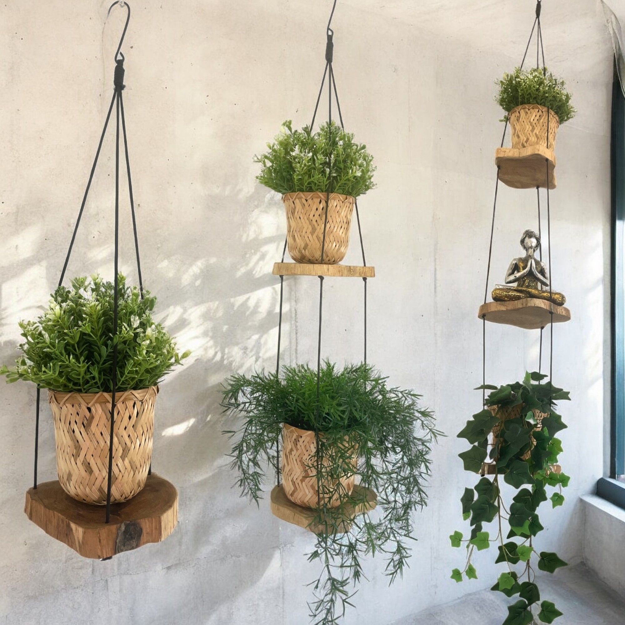 Étagères suspendues en bois