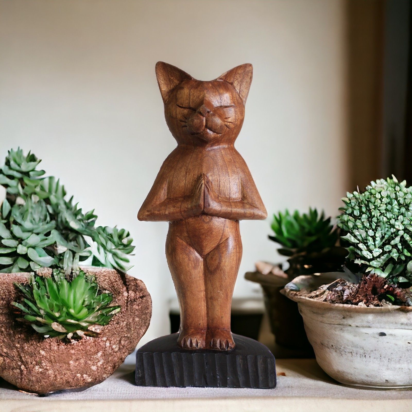 Chats Yoga sculptés à la main