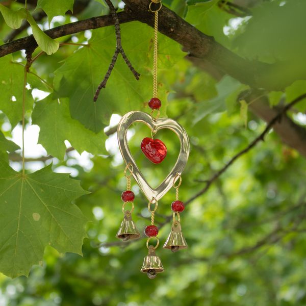 Carillons Indiens - Laiton avec Perles en Verre Rubis en Forme de Cœur - 3 Clochettes - 6.5x24 cm