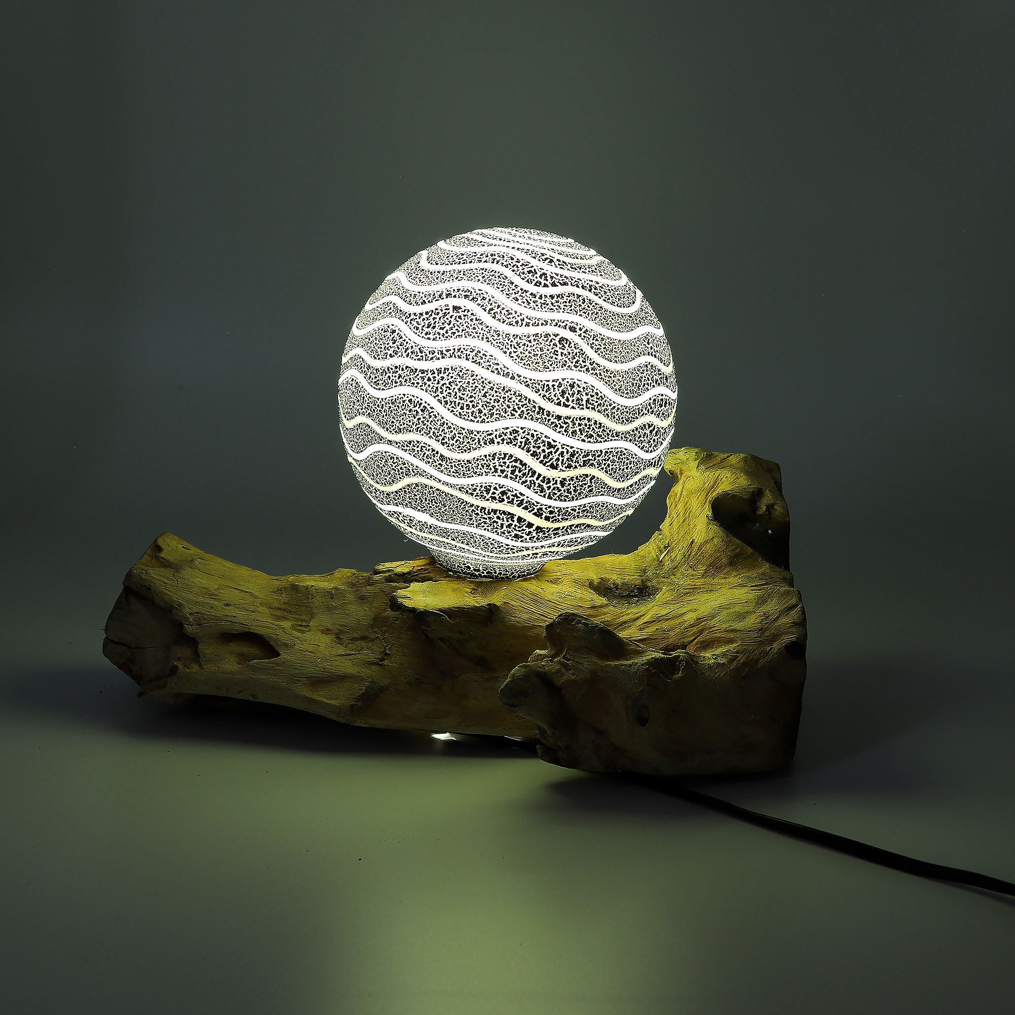 Lampe Artisanale Sur Racine de Bois