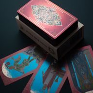 Coffret cadeau de cartes de tarot à feuilles rubis dans une boîte rose - avec livret
