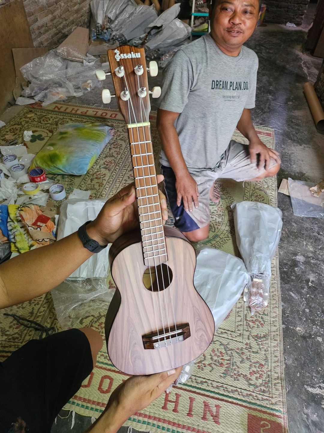 Ukulélés Artisanaux en Bois avec Housse