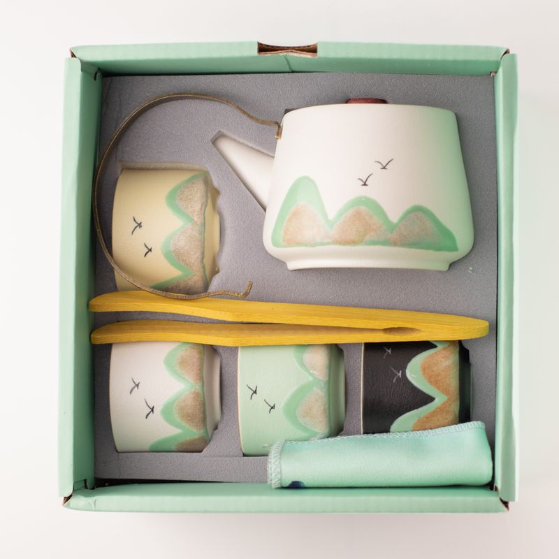 Mille milles - Service à thé - Quatre tasses - linge cérémoniel et poignée en bambou