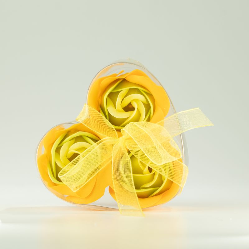 Boîte de 3 fleurs de savon - Roses printanières