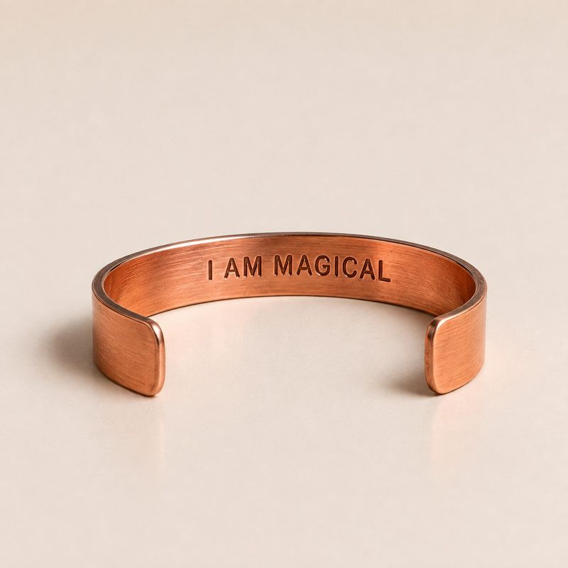 Bracelets en cuivre massif avec gravures d'affirmations (assortis)
