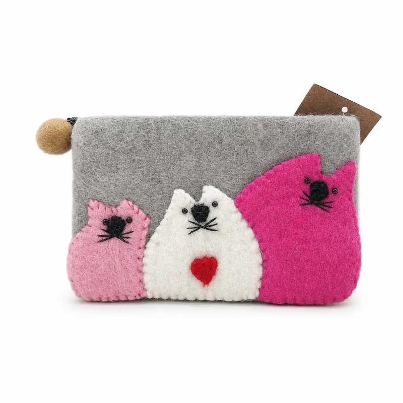 Pochette en feutre avec trois chats dodus - (3 couleurs assorties)