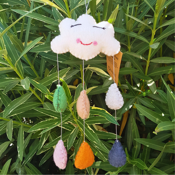 Mobile en feutre fait main - Mini nuages heureux