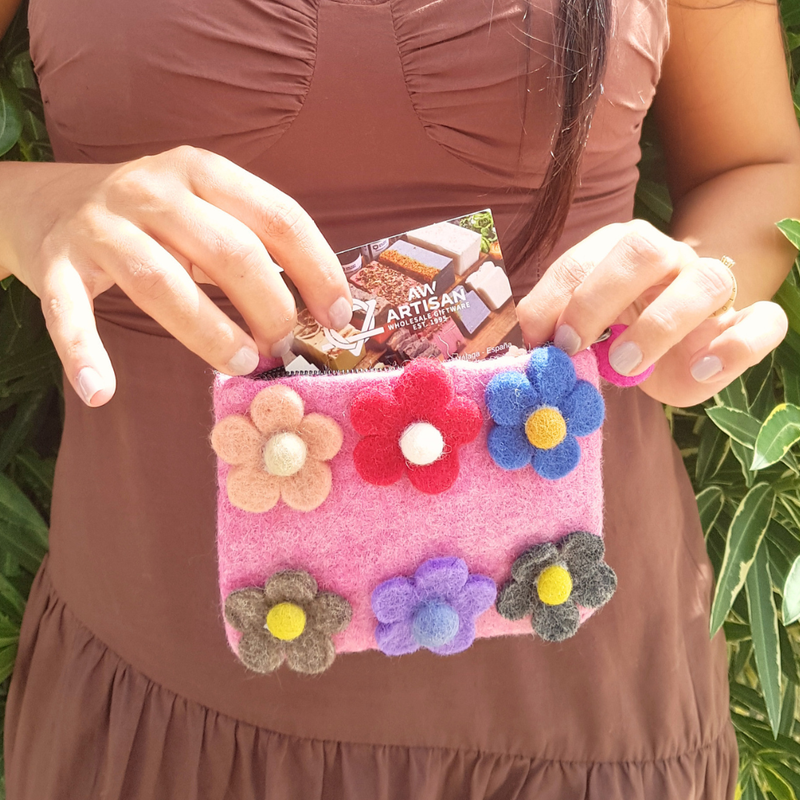 Six pochettes en feutre à fermeture éclair à motifs floraux (3 assorties)