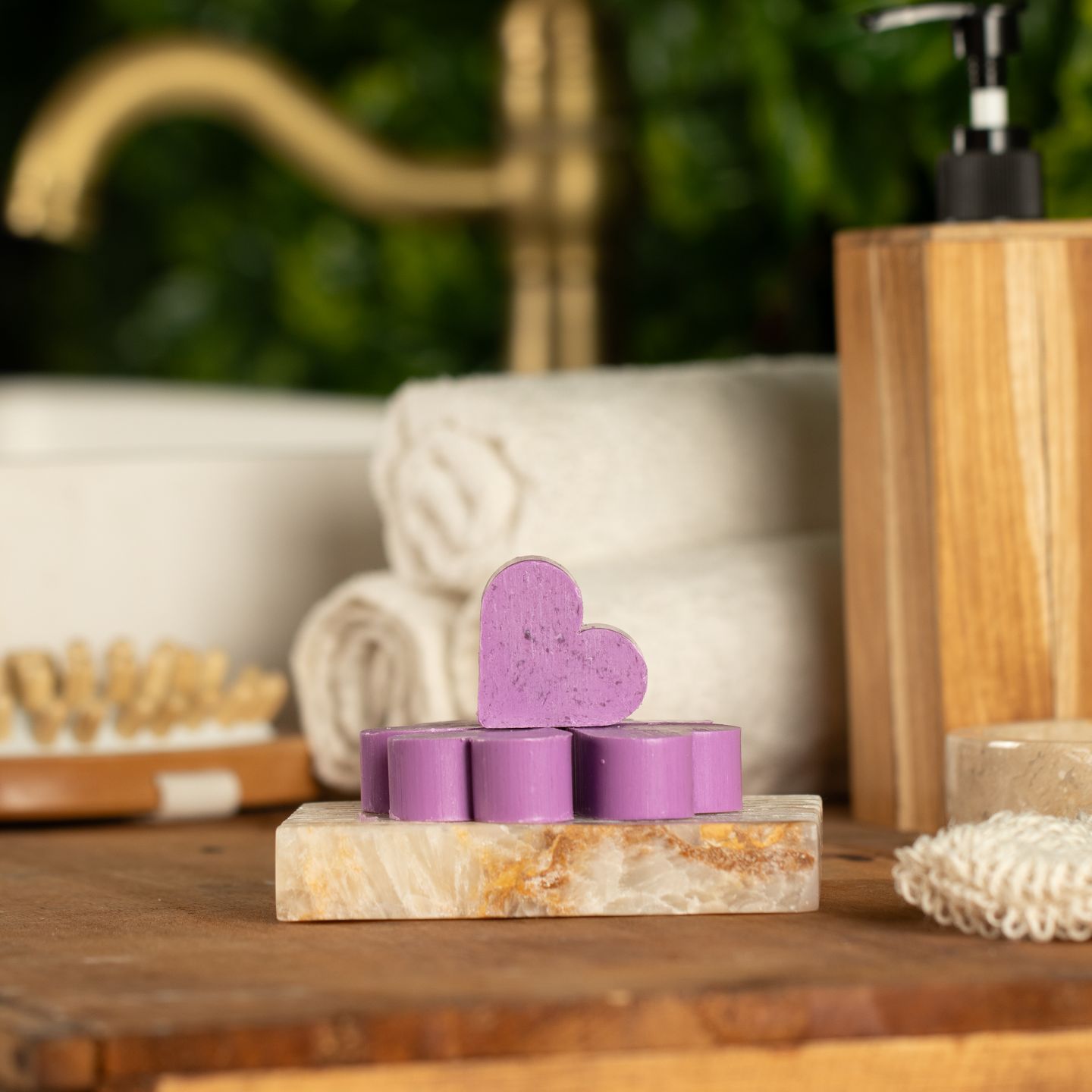 Mini Cœurs de Savon Artisanaux – Lot d'environ 100 pièces