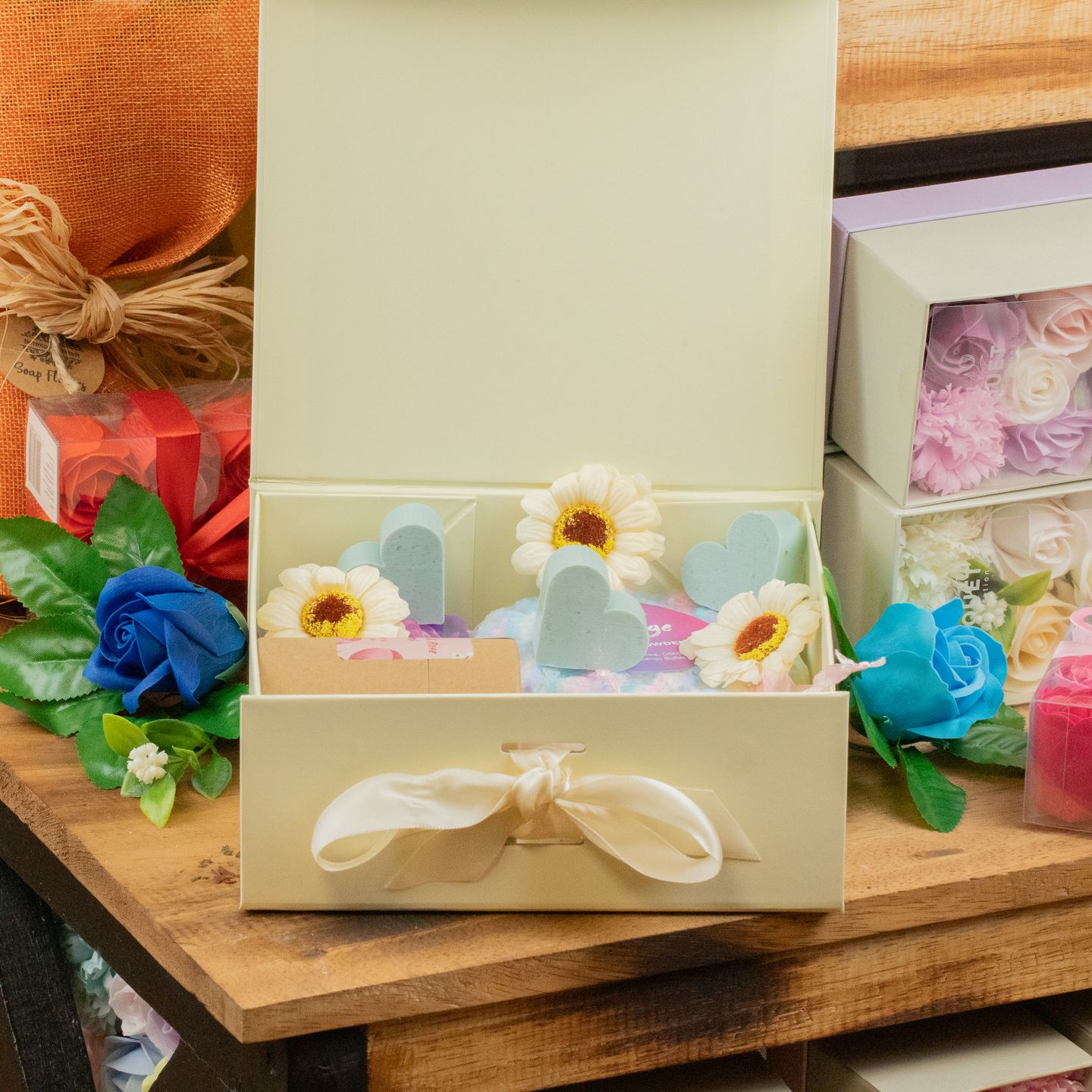 Mini Cœurs de Savon Artisanaux – Lot d'environ 100 pièces