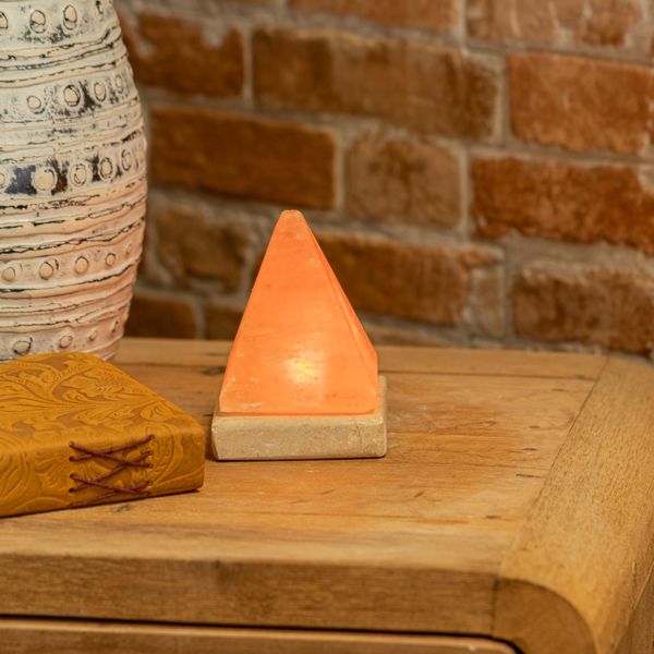 Lampe Pyramide en cristal de Sel de l’Himalaya avec USB - 9 cm