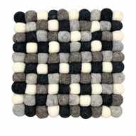 Set de table carré en boules de feutre - 20 cm couleur gris multicolore