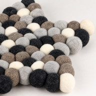 Tapis central en forme d'étoile en boules de feutre - 38x18cm couleur gris multicolore