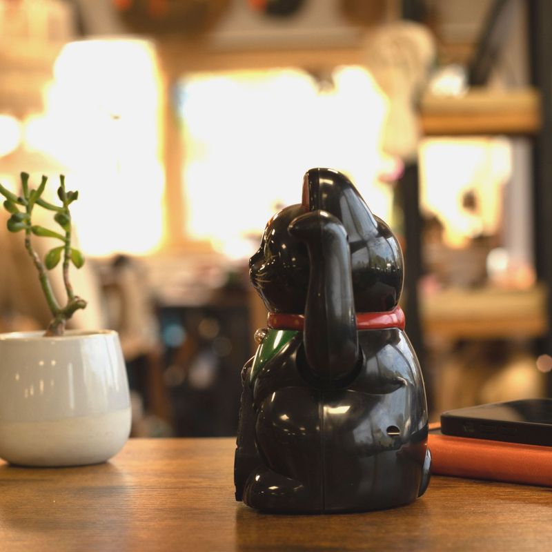 Chat Porte-Bonheur (Maneki Neko) Noir - 15 cm