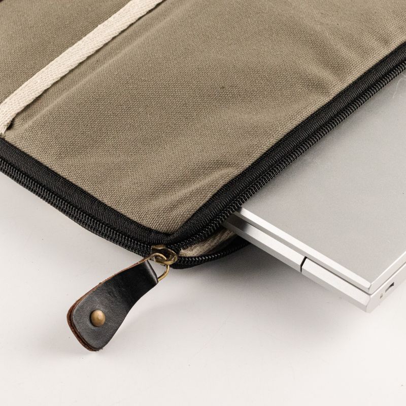 Grande pochette pour ordinateur portable en toile – Olive
