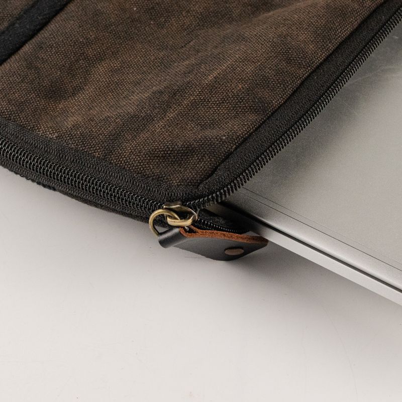 Grande pochette pour ordinateur portable délavée – Anthracite