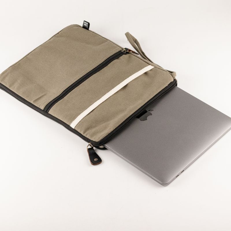 Pochette de voyage pour ordinateur portable en toile – Olive