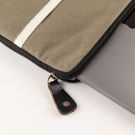Pochette de voyage pour ordinateur portable en toile – Olive