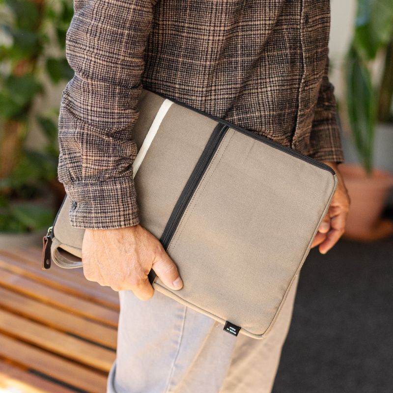 Pochette de voyage pour ordinateur portable en toile – Olive