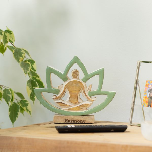 Dame de Yoga en Bois - Fleur de Lotus - Sauge - "Harmonie et Équilibre"