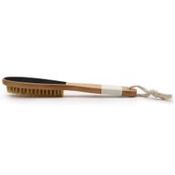 pied avec brosse