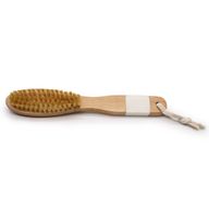 pied avec brosse