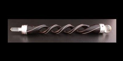 Bâton de Guérison en Bois - Sculpture en Spirale