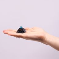 Orgonite La Pyramide - Puces de Gemme et Cuivre 25mm - Petite