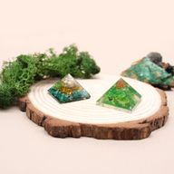 Orgonite La Pyramide - Puces de Gemme et Cuivre 25mm - Petite