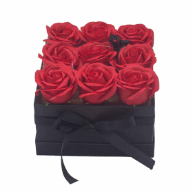 Bouquet cadeau de fleurs de savon - 9 roses rouges - Carré