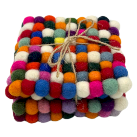 Sous-verres Carrés en Boules de Feutre – 10 cm Multicolores (set de 4)