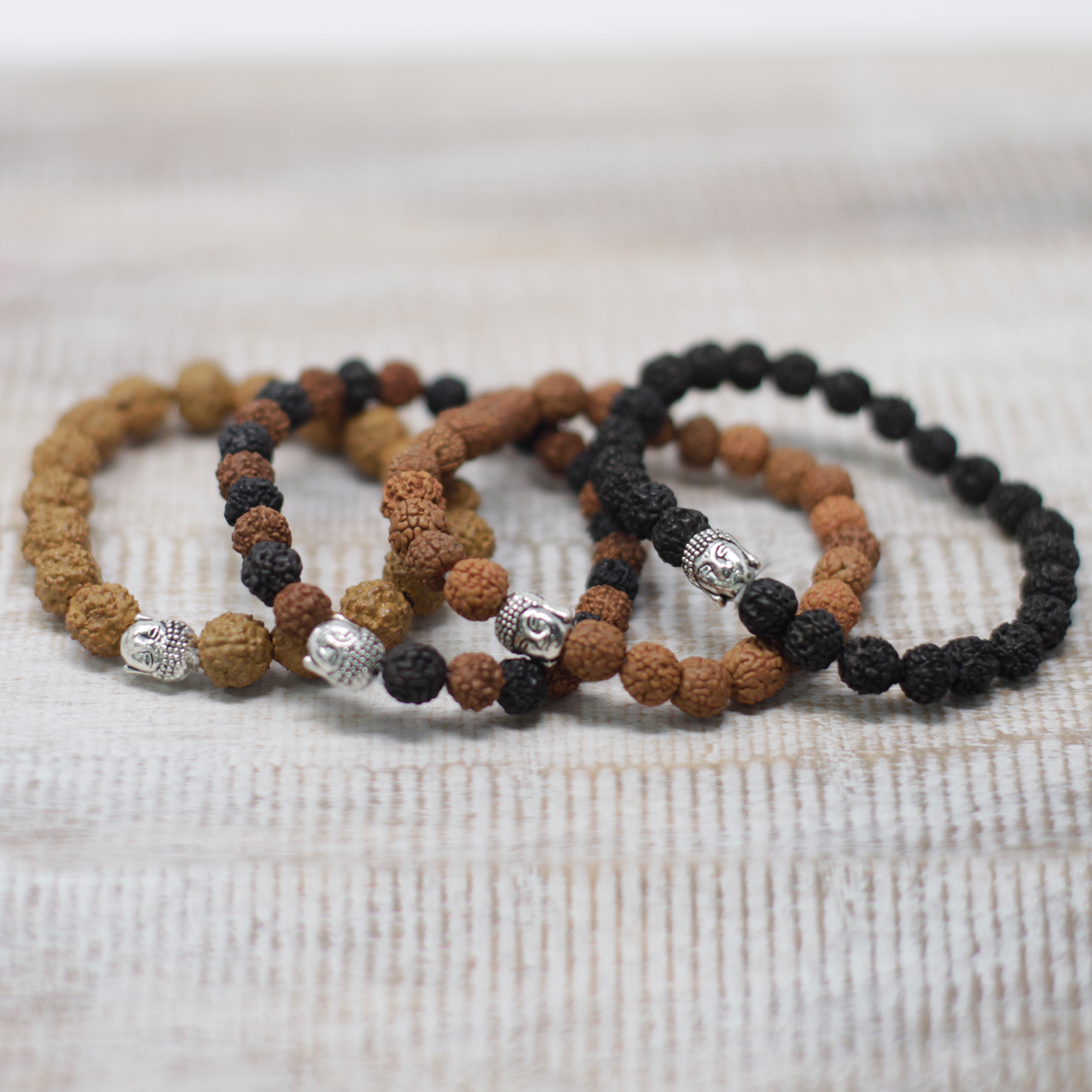 Bracelets Bouddha en perle de bois de gamme grossiste chez AW Artisan France