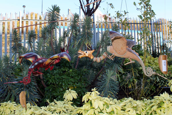 Dragons en bois de cocotier