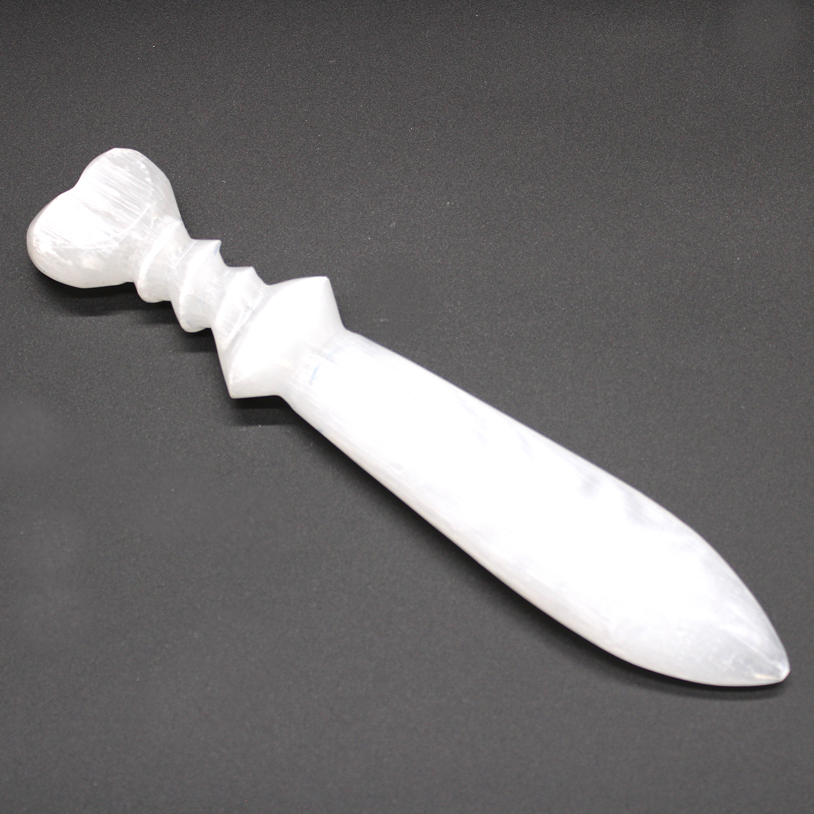 AW Artisan France couteau de cérémonie en sélénite