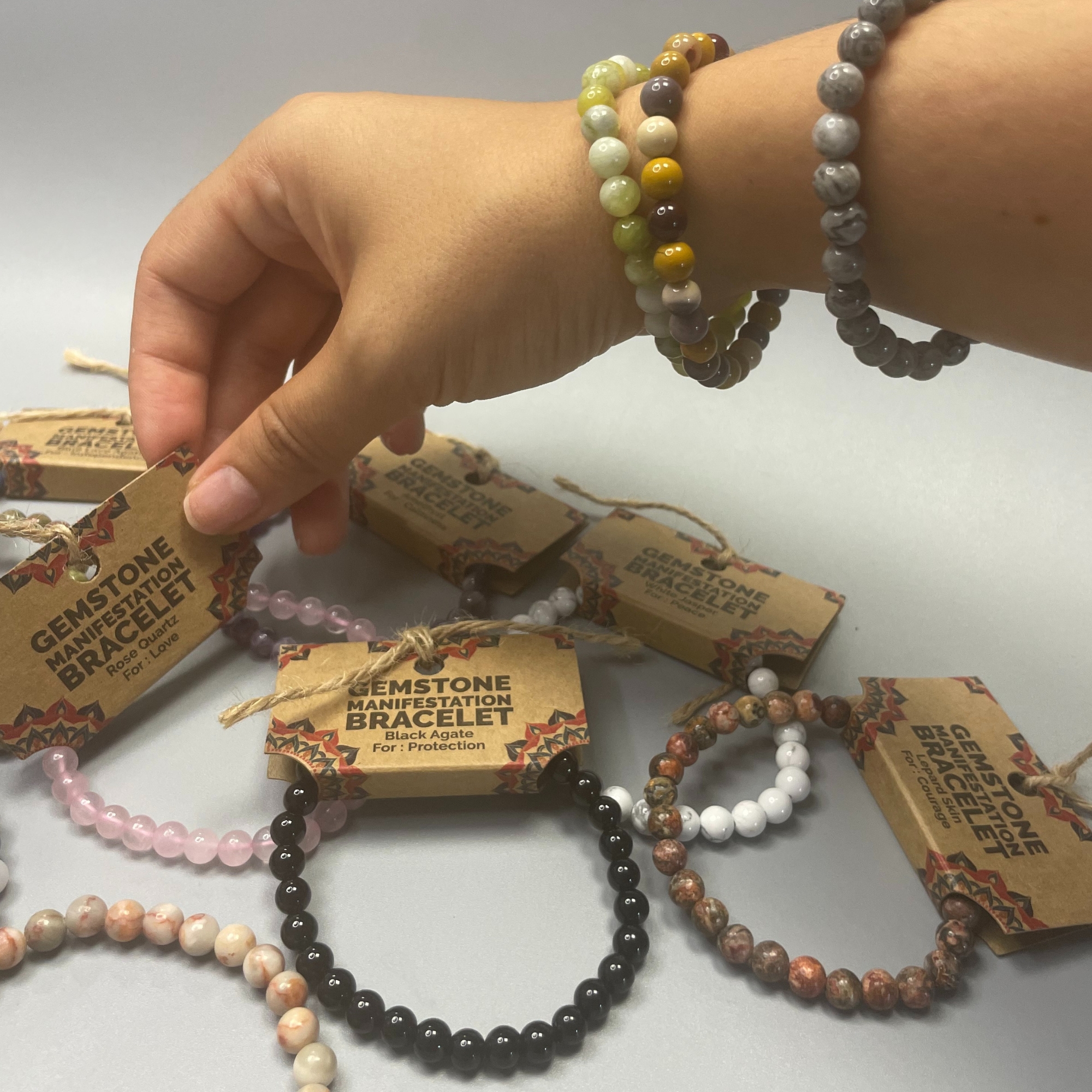 Gamme grossiste de bracelets de manifestation en gemme
